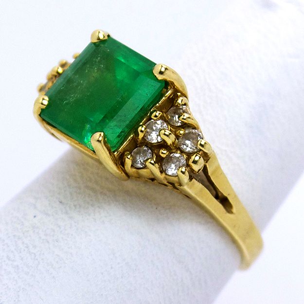 Elegant Estate 3.42ct Emerald Fashion Ring Elegant Estate 3.42ct Emerald Fashion Ring