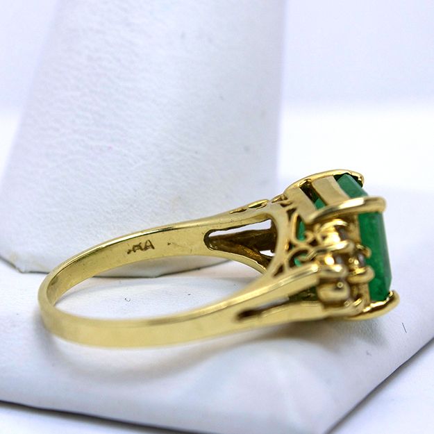 Elegant Estate 3.42ct Emerald Fashion Ring Elegant Estate 3.42ct Emerald Fashion Ring