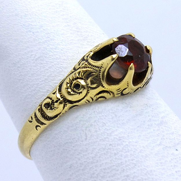 Beautiful Carved Vintage 14K Garnet Ring Beautiful Carved Vintage 14K Garnet Ring