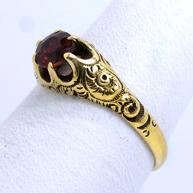 Beautiful Carved Vintage 14K Garnet Ring Beautiful Carved Vintage 14K Garnet Ring