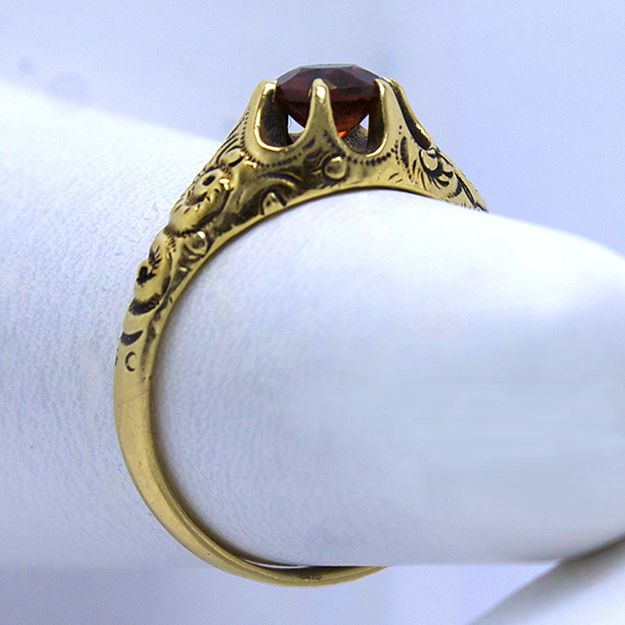 Beautiful Carved Vintage 14K Garnet Ring Beautiful Carved Vintage 14K Garnet Ring