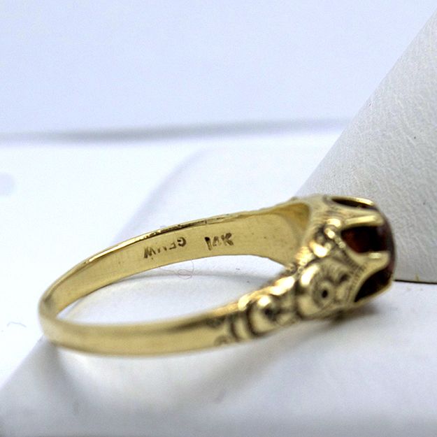 Beautiful Carved Vintage 14K Garnet Ring Beautiful Carved Vintage 14K Garnet Ring