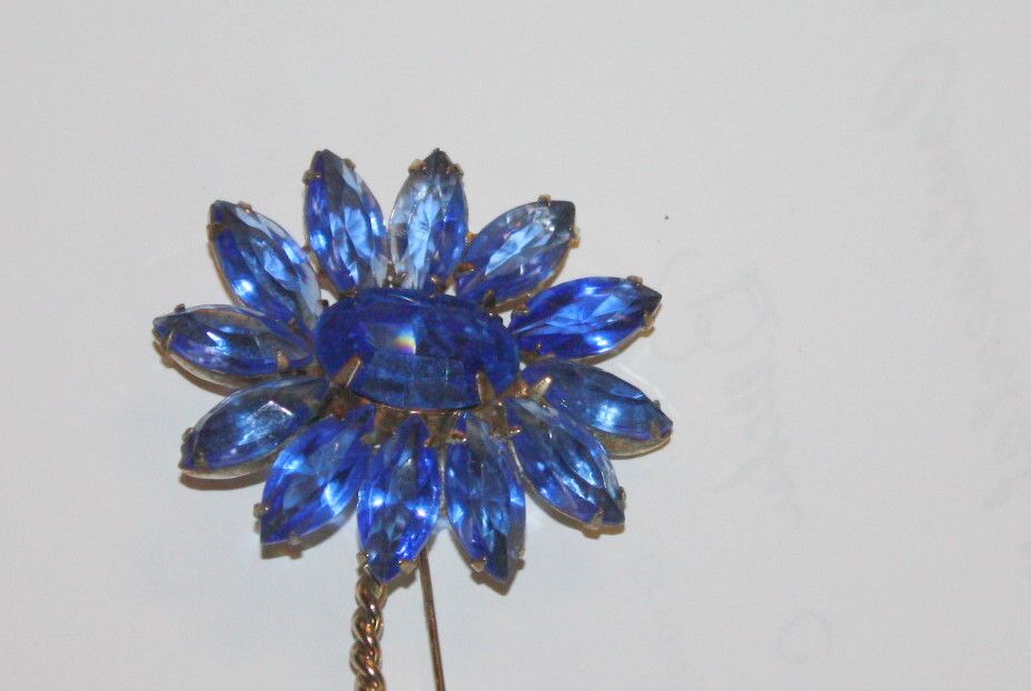Vintage blue and green stone flower pin brooch gold tone STUNNING Vintage blue and green stone flower pin brooch gold tone STUNNING