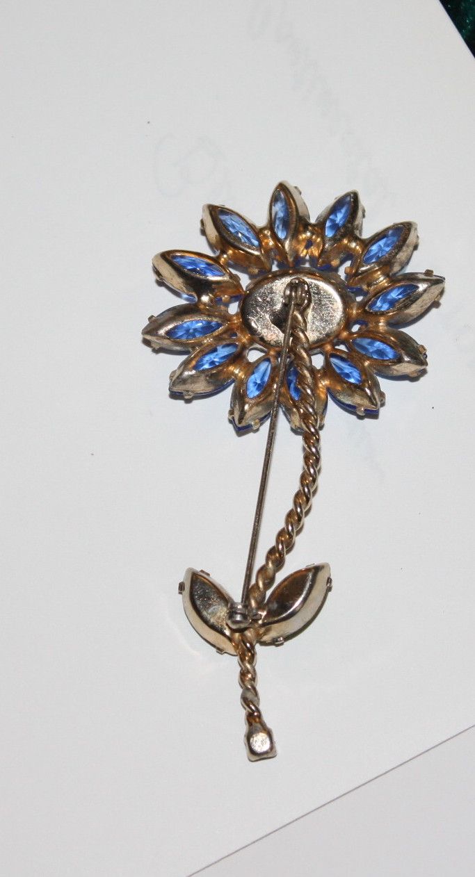 Vintage blue and green stone flower pin brooch gold tone STUNNING Vintage blue and green stone flower pin brooch gold tone STUNNING