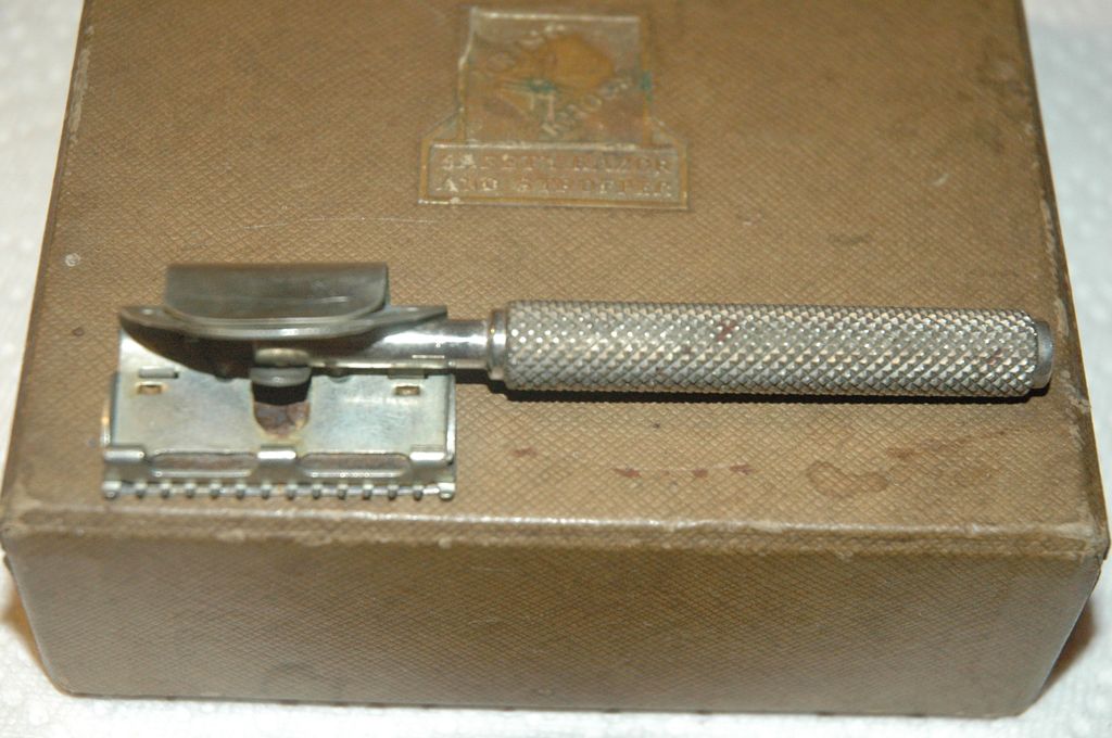 Kriss Kross Safety Razor and Stropper Vintage 1920's Kriss Kross Safety Razor and Stropper Vintage 1920's