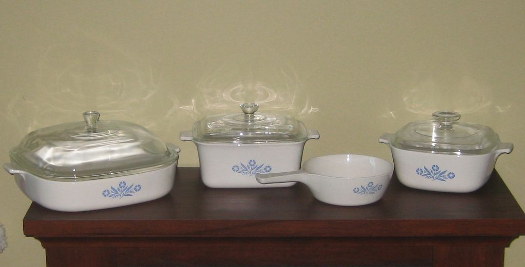 Corning Ware 7 Piece Set in Corn Flower Blue Corning Ware 7 Piece Set in Corn Flower Blue