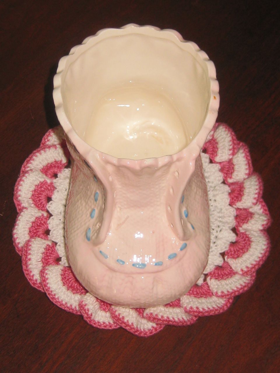 Inarco Vintage Pink Baby Shoe Pocket Planter Inarco Vintage Pink Baby Shoe Pocket Planter