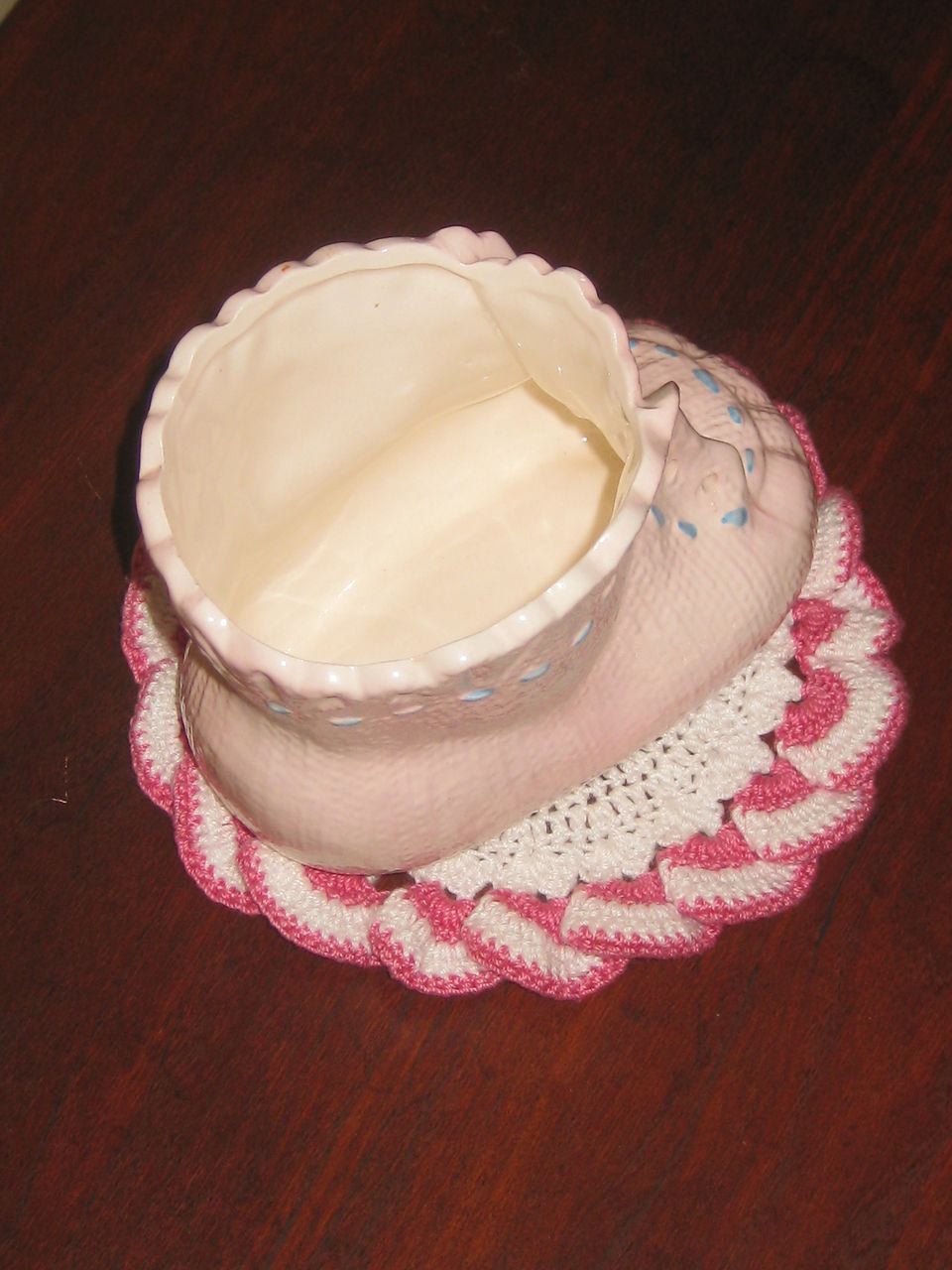 Inarco Vintage Pink Baby Shoe Pocket Planter Inarco Vintage Pink Baby Shoe Pocket Planter