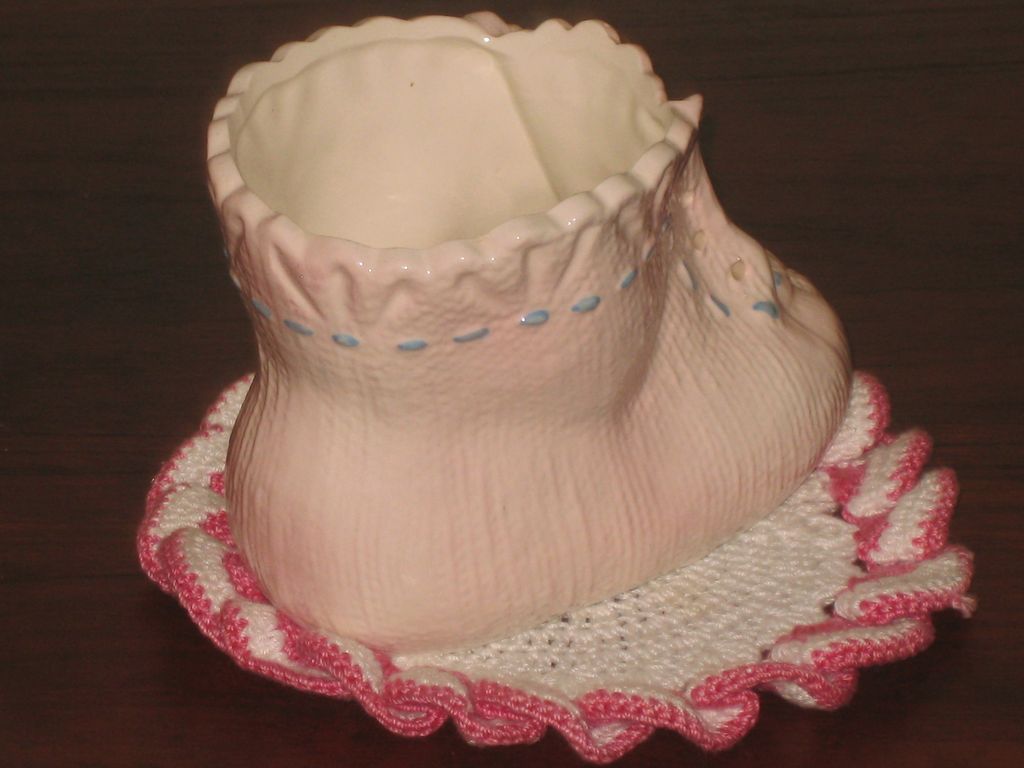 Inarco Vintage Pink Baby Shoe Pocket Planter Inarco Vintage Pink Baby Shoe Pocket Planter