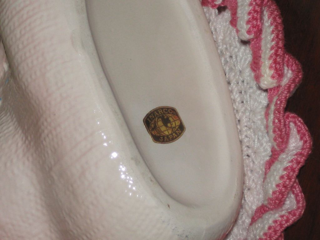 Inarco Vintage Pink Baby Shoe Pocket Planter Inarco Vintage Pink Baby Shoe Pocket Planter