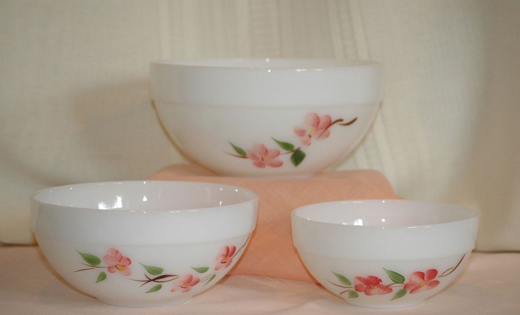 Fire King Gay Fad Studios Peach Blossom Nesting Bowls Fire King Gay Fad Studios Peach Blossom Nesting Bowls