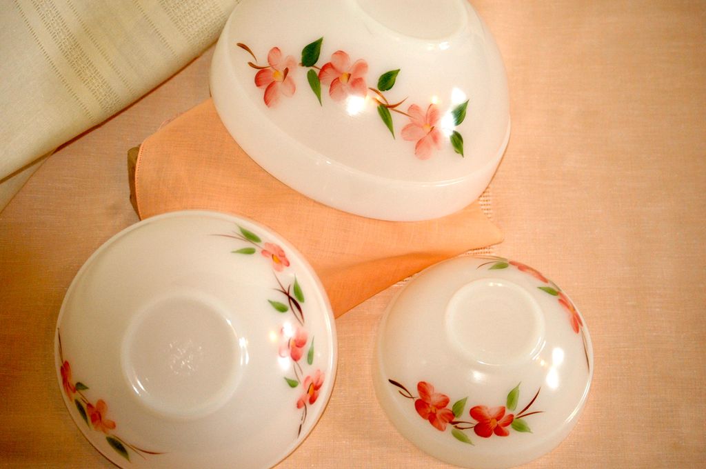Fire King Gay Fad Studios Peach Blossom Nesting Bowls Fire King Gay Fad Studios Peach Blossom Nesting Bowls