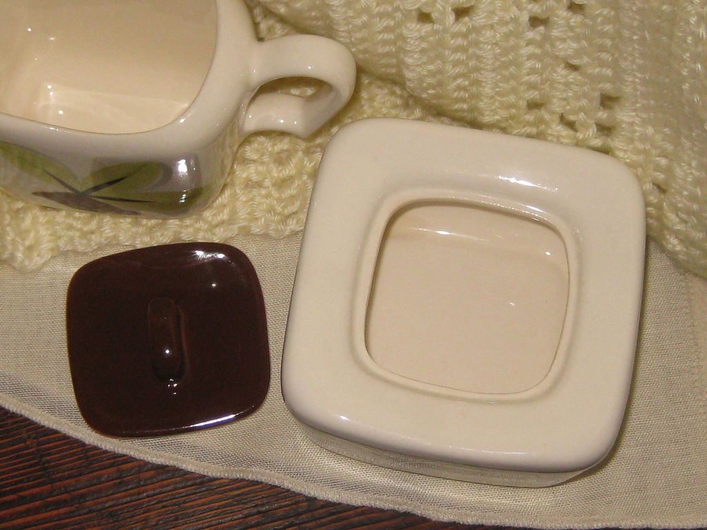 Continental Kilns Creamer Sugar and Tea Cup Set Continental Kilns Creamer Sugar and Tea Cup Set