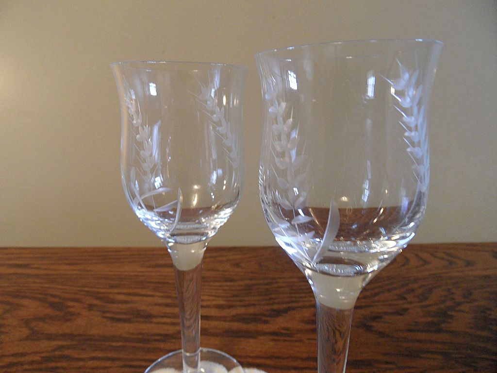 Vintage - Etched Glass - Wine Glasses Vintage - Etched Glass - Wine Glasses