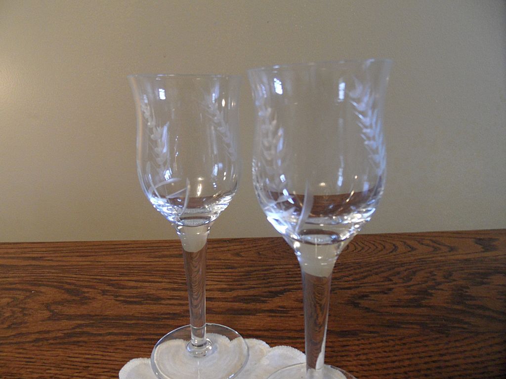 Vintage - Etched Glass - Wine Glasses Vintage - Etched Glass - Wine Glasses