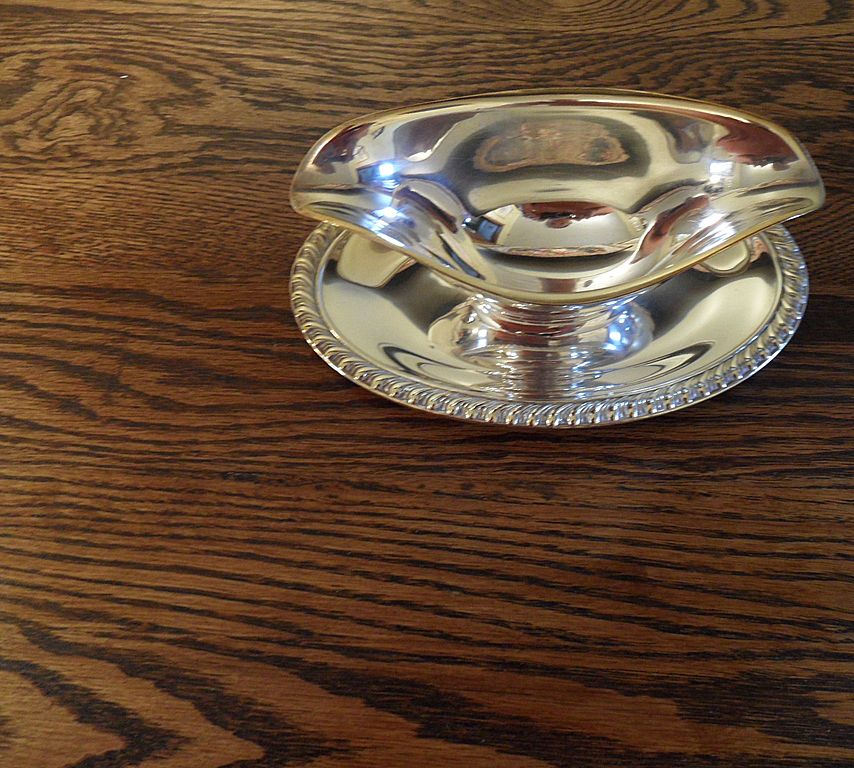Vintage - WM Rogers AA - Silver Gravy or Vegetable Boat with Attached Underplate Vintage - WM Rogers AA - Silver Gravy or Vegetable Boat with Attached Underplate