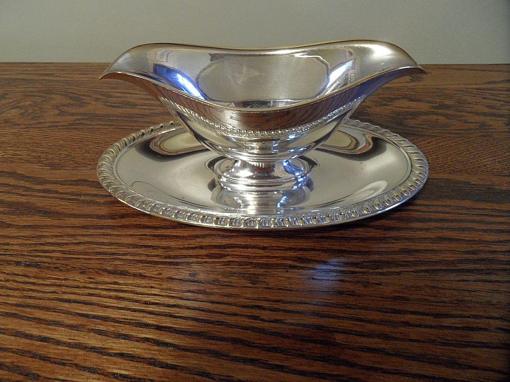 Vintage - WM Rogers AA - Silver Gravy or Vegetable Boat with Attached Underplate Vintage - WM Rogers AA - Silver Gravy or Vegetable Boat with Attached Underplate