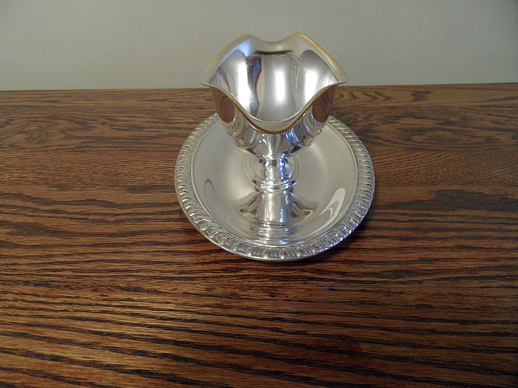 Vintage - WM Rogers AA - Silver Gravy or Vegetable Boat with Attached Underplate Vintage - WM Rogers AA - Silver Gravy or Vegetable Boat with Attached Underplate