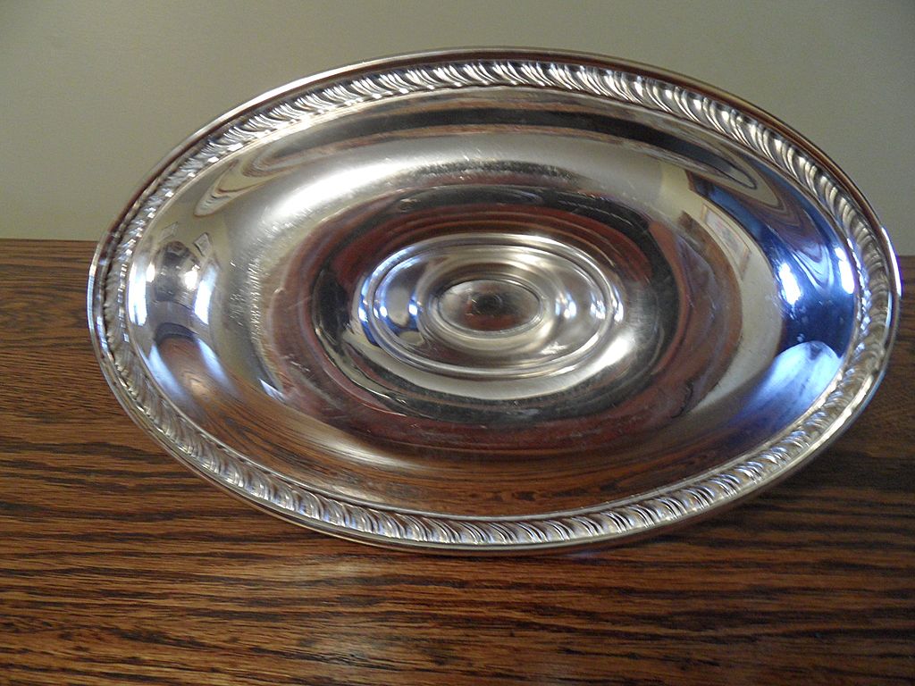 Vintage - WM Rogers AA - Silver Gravy or Vegetable Boat with Attached Underplate Vintage - WM Rogers AA - Silver Gravy or Vegetable Boat with Attached Underplate