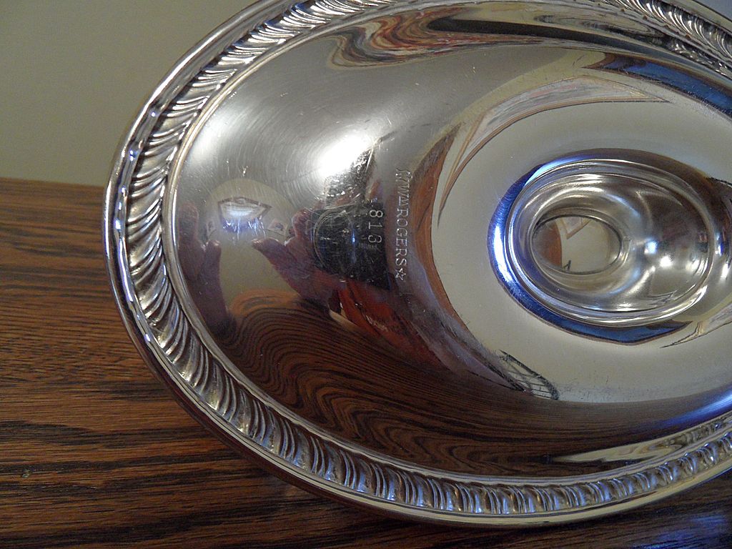 Vintage - WM Rogers AA - Silver Gravy or Vegetable Boat with Attached Underplate Vintage - WM Rogers AA - Silver Gravy or Vegetable Boat with Attached Underplate