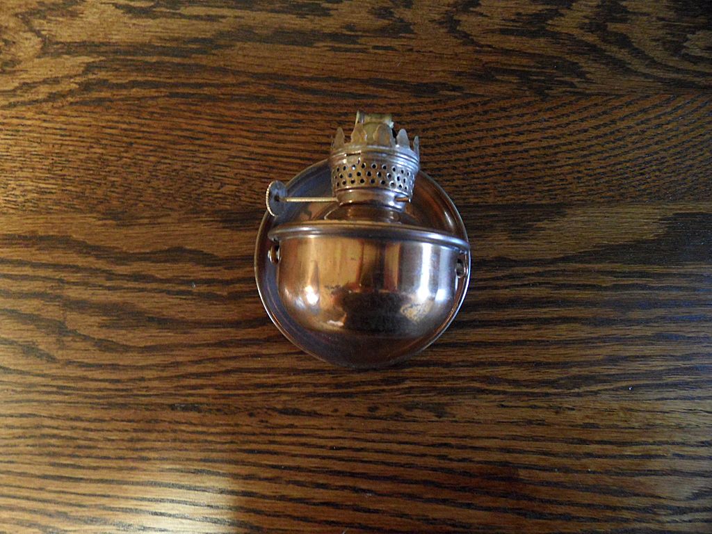 Vintage - Copper Oil Lamp - British Hong Kong Vintage - Copper Oil Lamp - British Hong Kong