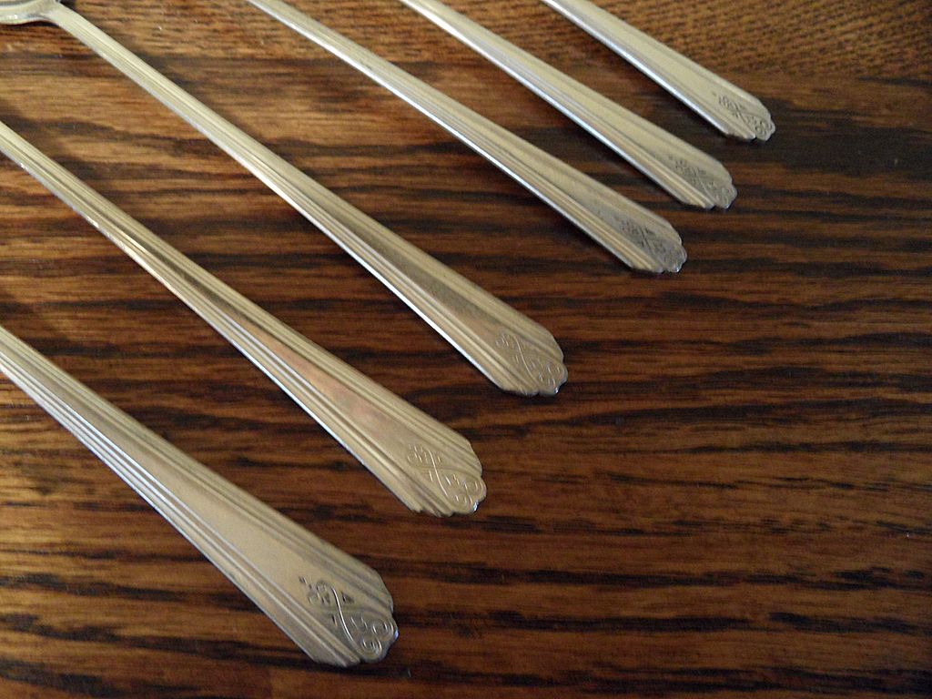 Vintage - Moderne - Silver Plate - Ice Cream/Tea Spoons -6 Vintage - Moderne - Silver Plate - Ice Cream/Tea Spoons -6