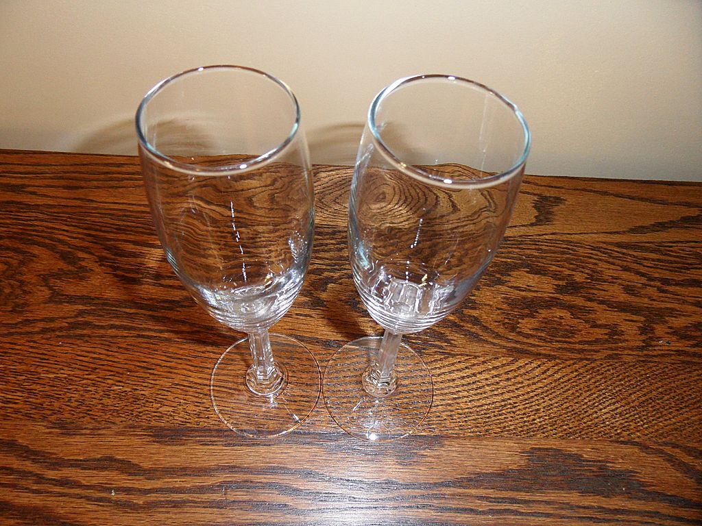 Vintage - Wine Glasses (2) Vintage - Wine Glasses (2)