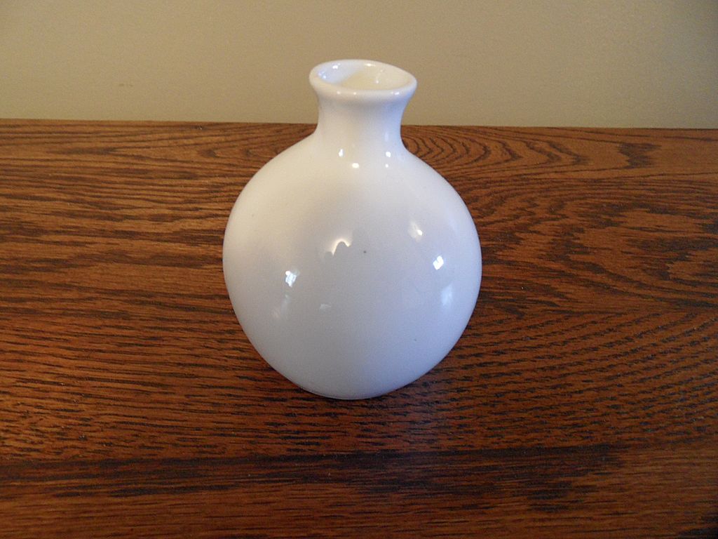 Vintage - Porcelain - Mini Vase Vintage - Porcelain - Mini Vase