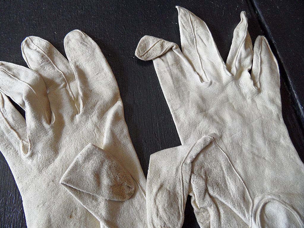Antique - Ladies Leather Gloves Antique - Ladies Leather Gloves