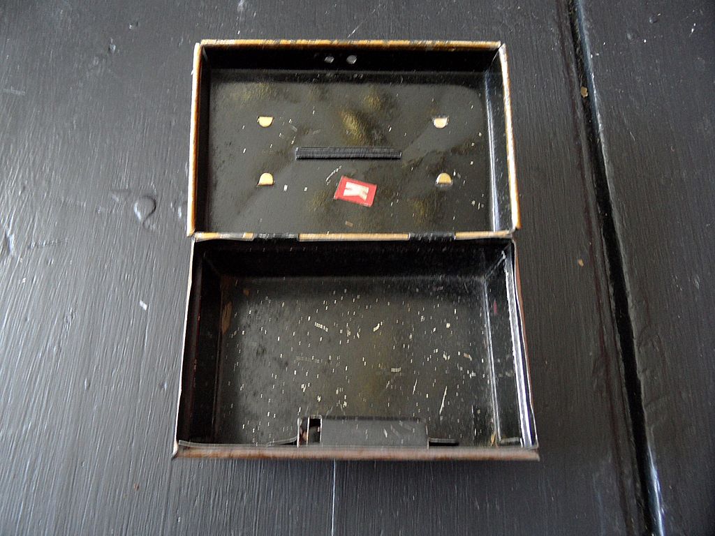 Vintage - Czechoslovakia - Tin Bank Vintage - Czechoslovakia - Tin Bank