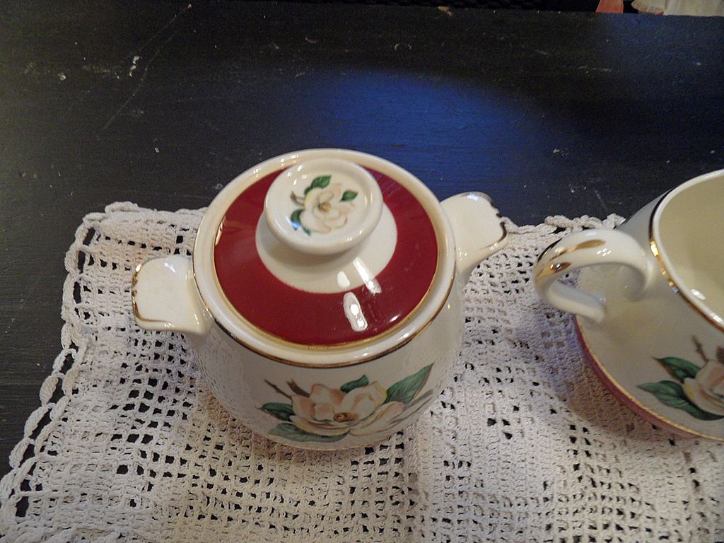 Vintage - Homer Laughlin - "Burgundy" - Creamer & Sugar Vintage - Homer Laughlin - "Burgundy" - Creamer & Sugar