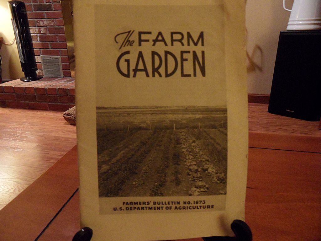 Vintage - "The Farm Garden", US Dept of Agriculture, 1942 Vintage - "The Farm Garden", US Dept of Agriculture, 1942