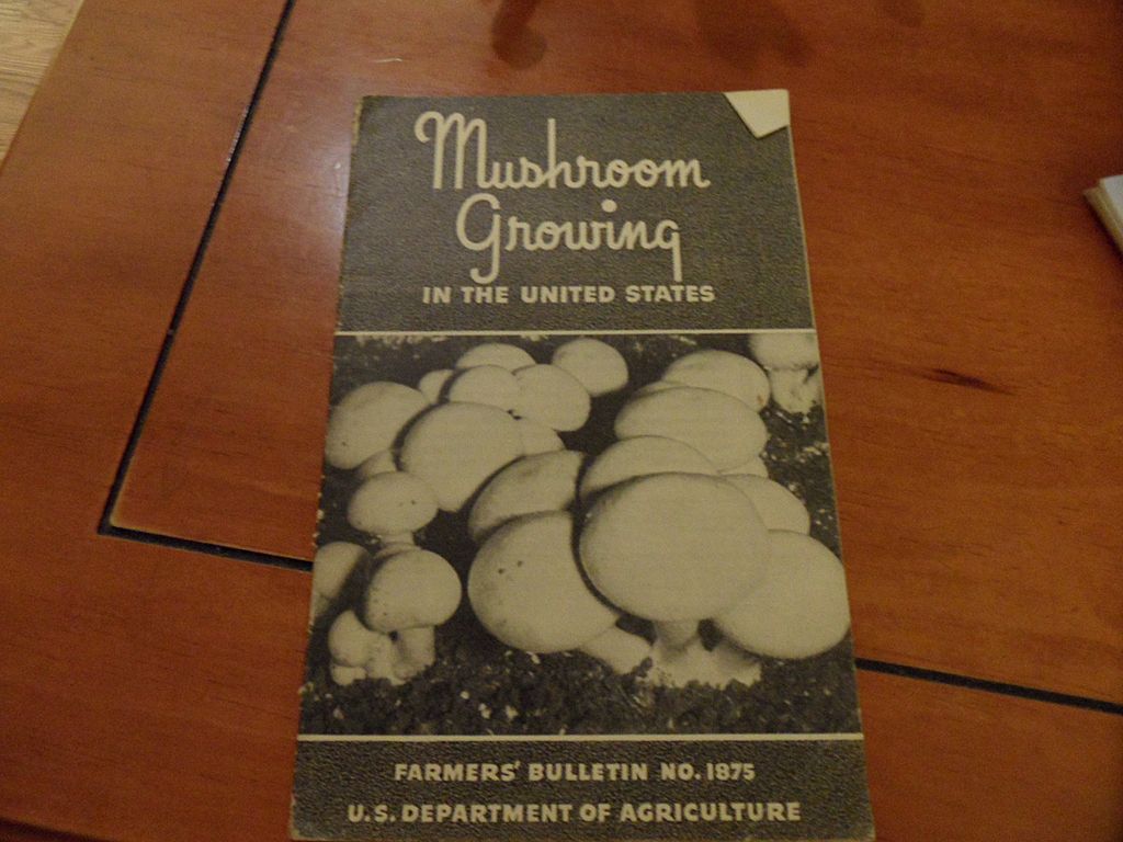 Vintage - "Mushroom Growing in the United States", US Dept of Agriculture, 1941 Vintage - "Mushroom Growing in the United States", US Dept of Agriculture, 1941