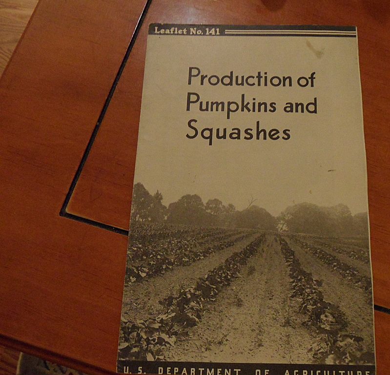 Vintage - "Production of Pumpkins and Squashes", US Dept of Agriculture, 1940 Vintage - "Production of Pumpkins and Squashes", US Dept of Agriculture, 1940