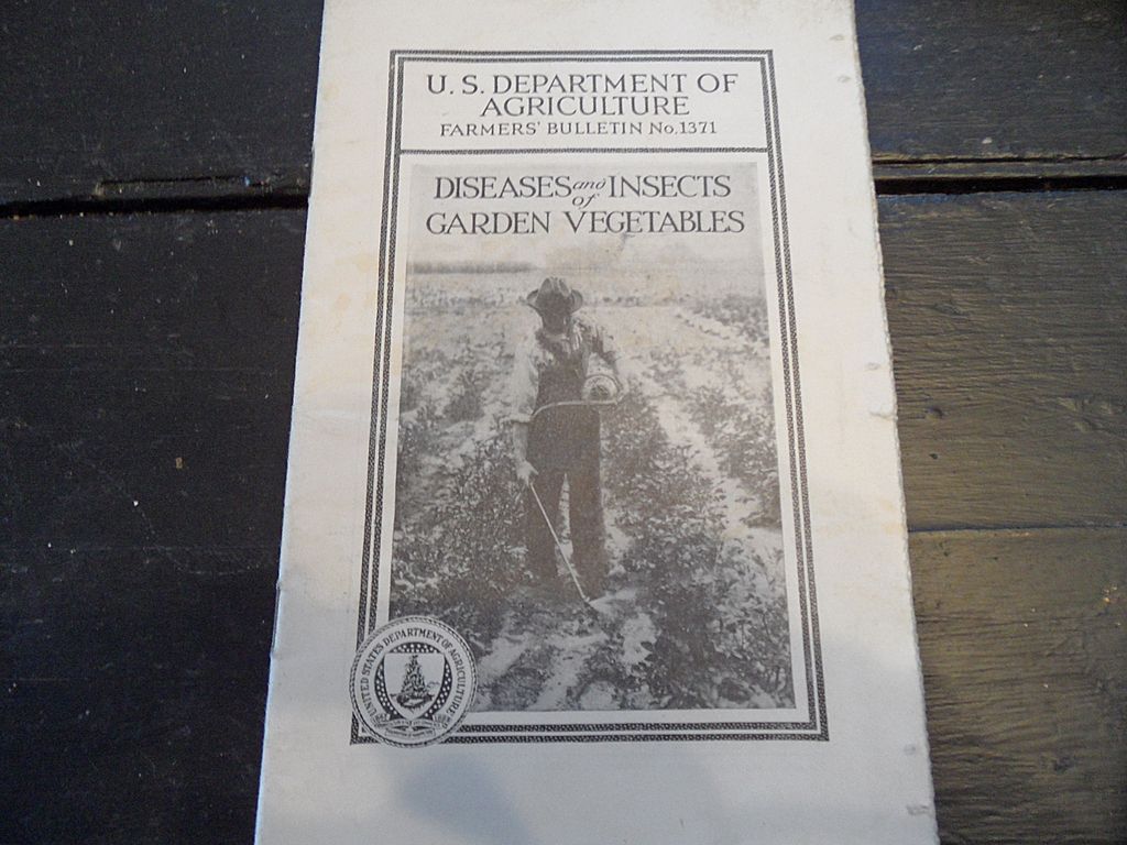 Vintage - "Diseases and Insects of Garden Vegetables", US Dept of Agriculture, 1942 Vintage - "Diseases and Insects of Garden Vegetables", US Dept of Agriculture, 1942