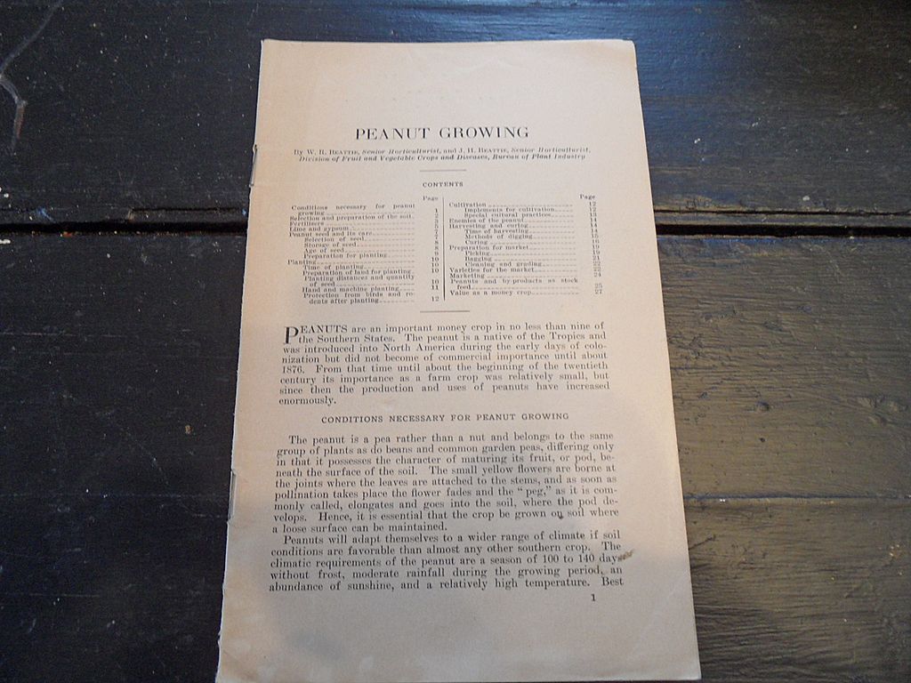 Vintage - "Peanut Growing", US Dept of Agriculture, 1942. Vintage - "Peanut Growing", US Dept of Agriculture, 1942.