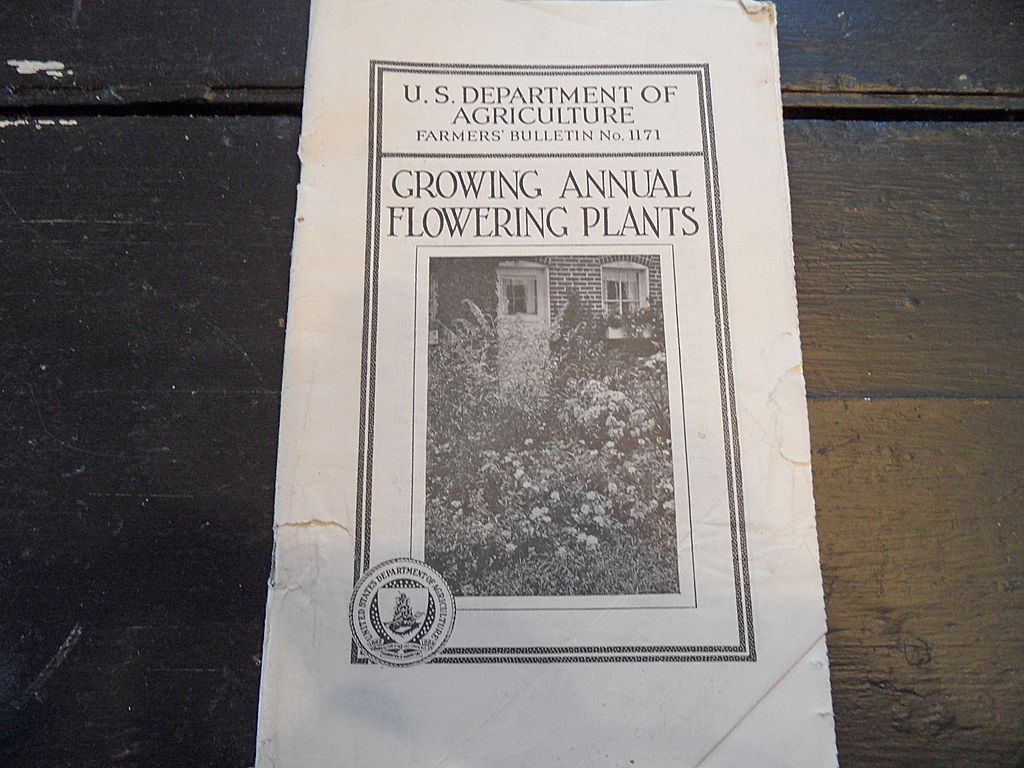 Vintage - "Growing Annual Flowering Plants", US Dept of Agriculture, 1939 Vintage - "Growing Annual Flowering Plants", US Dept of Agriculture, 1939