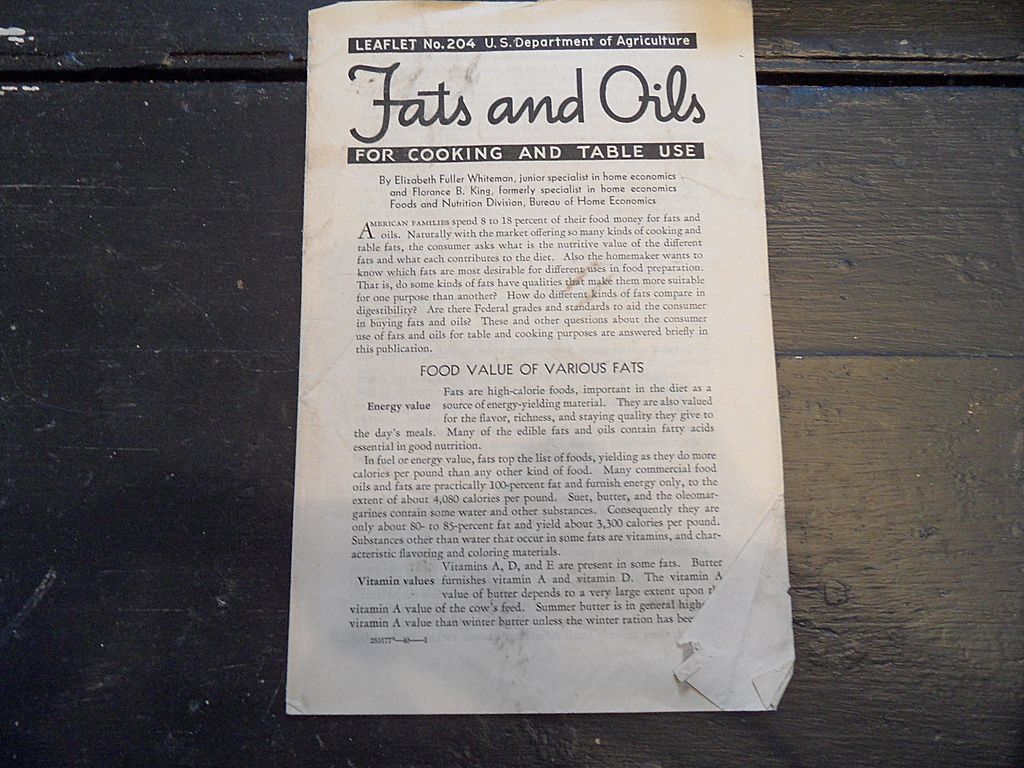 Vintage - "Fats and Oils, for cooking and table use", US Dept of Agriculture, 1940 Vintage - "Fats and Oils, for cooking and table use", US Dept of Agriculture, 1940