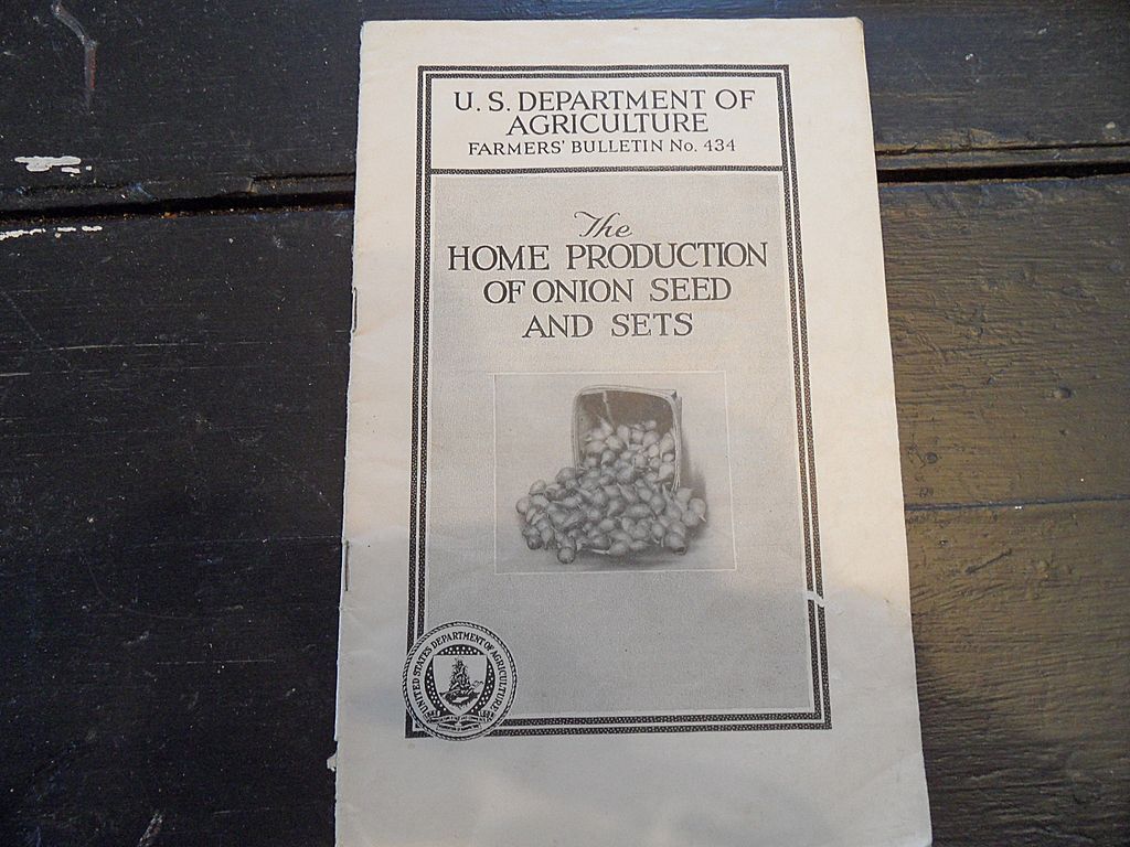 Vintage - "The Home Production of Onion Seed and Sets", US Dept of Agriculture, 1940 Vintage - "The Home Production of Onion Seed and Sets", US Dept of Agriculture, 1940