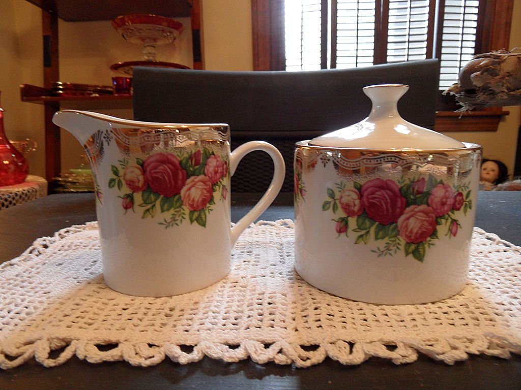 Vintage - The Prestige Collection, Retroneu - English Roses - 3028 - Sugar and Creamer Vintage - The Prestige Collection, Retroneu - English Roses - 3028 - Sugar and Creamer