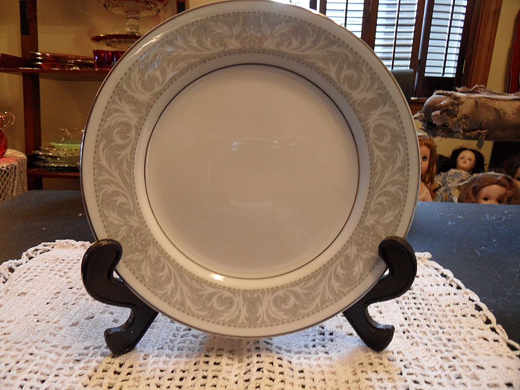 Vintage - Imperial China - R. Dalton - 5671 - Whitney - Snack Plates Vintage - Imperial China - R. Dalton - 5671 - Whitney - Snack Plates