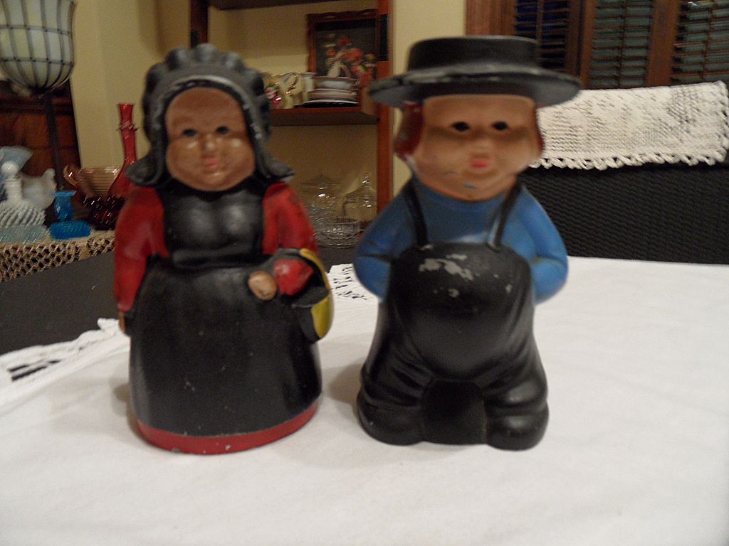 Vintage - Cast Iron Amish "Mom and Pop" banks Vintage - Cast Iron Amish "Mom and Pop" banks