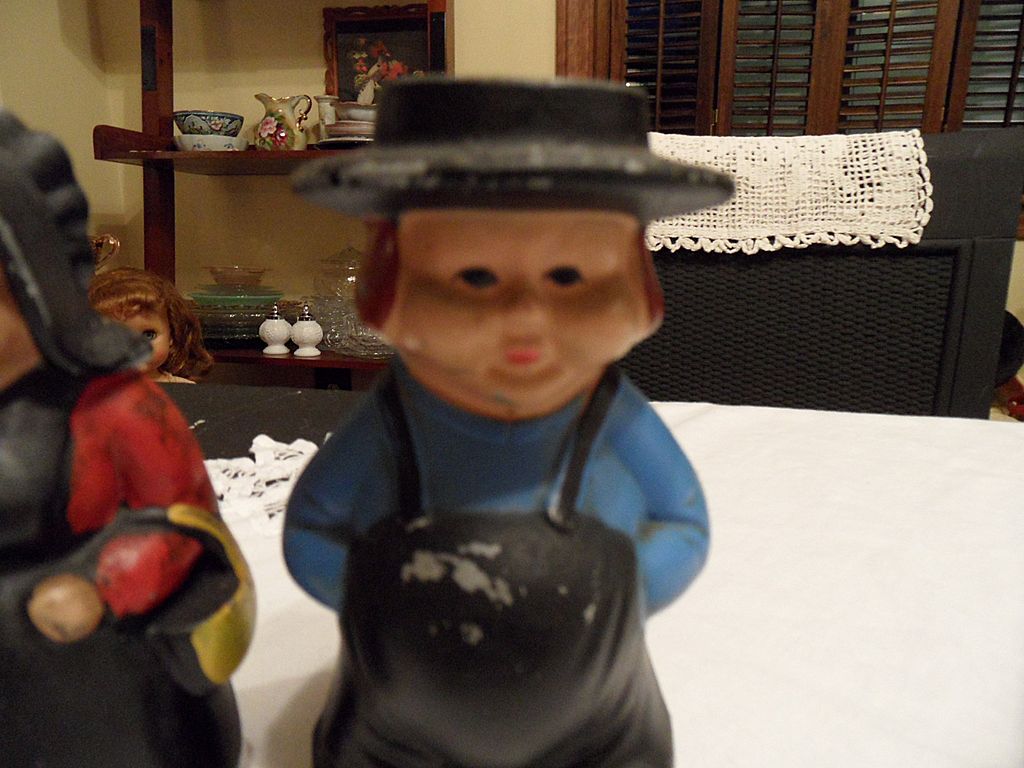 Vintage - Cast Iron Amish "Mom and Pop" banks Vintage - Cast Iron Amish "Mom and Pop" banks