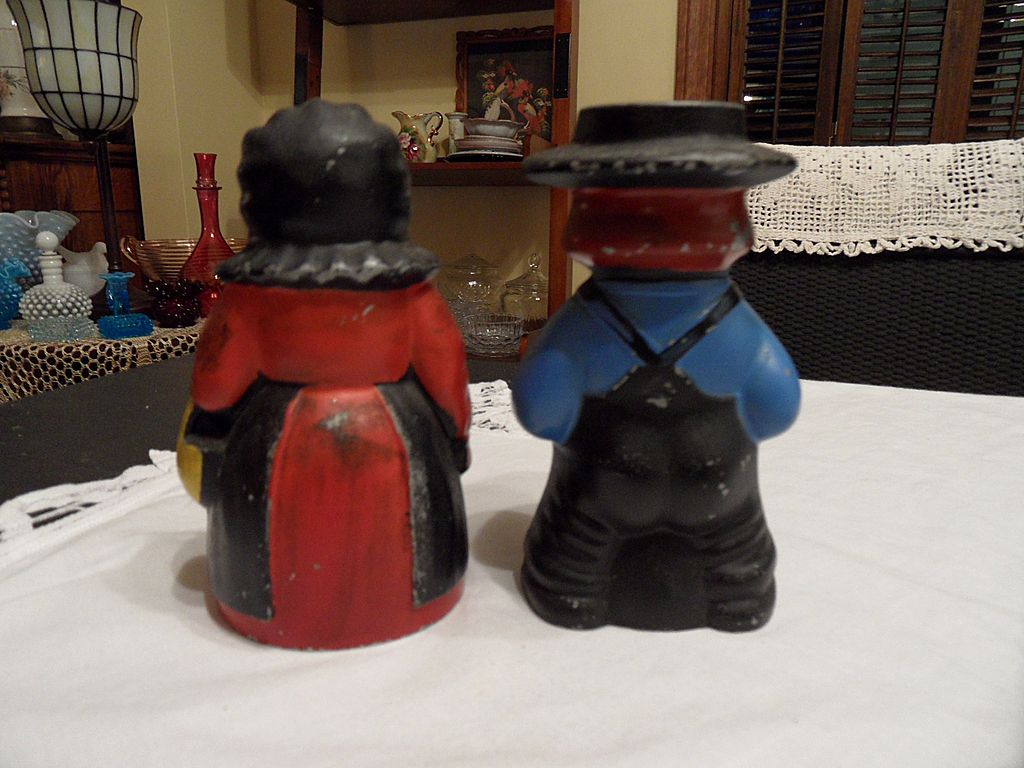 Vintage - Cast Iron Amish "Mom and Pop" banks Vintage - Cast Iron Amish "Mom and Pop" banks