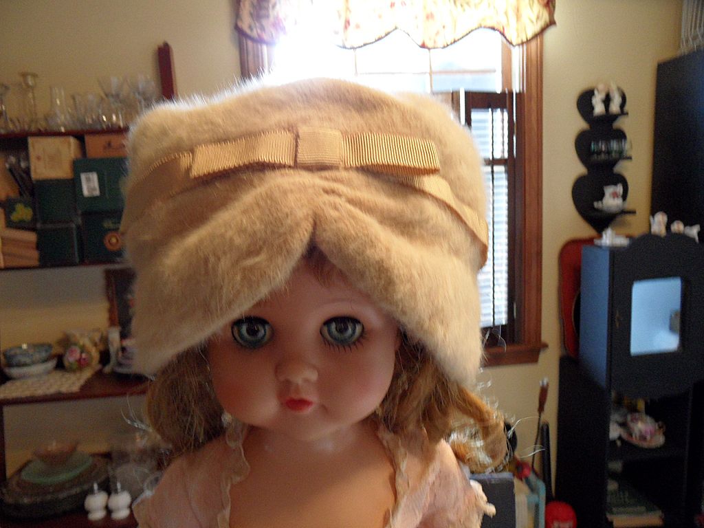 Vintage - Kangol Design - 1940's Cloche Hat Vintage - Kangol Design - 1940's Cloche Hat