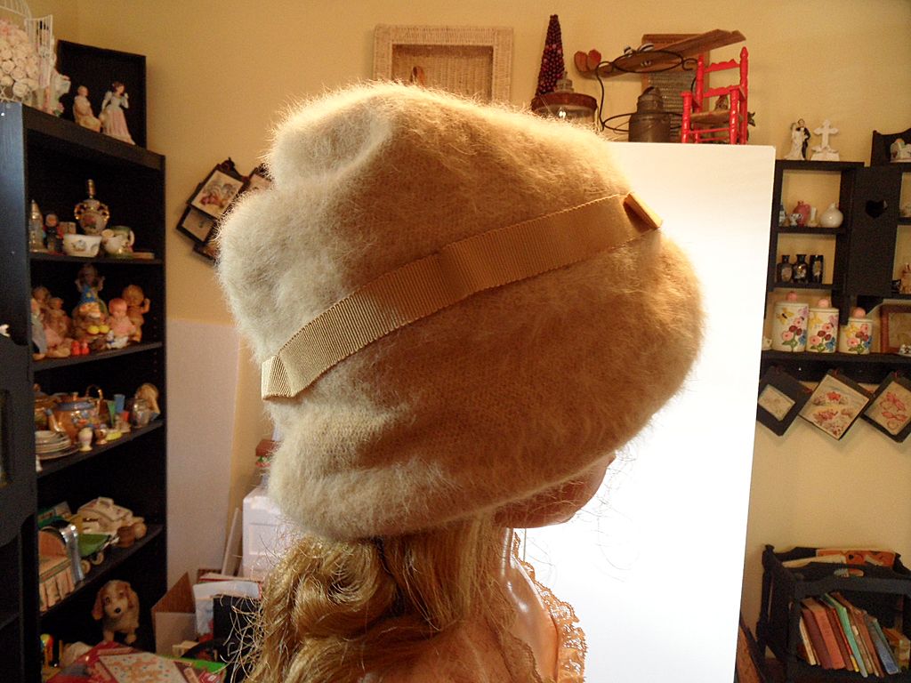 Vintage - Kangol Design - 1940's Cloche Hat Vintage - Kangol Design - 1940's Cloche Hat