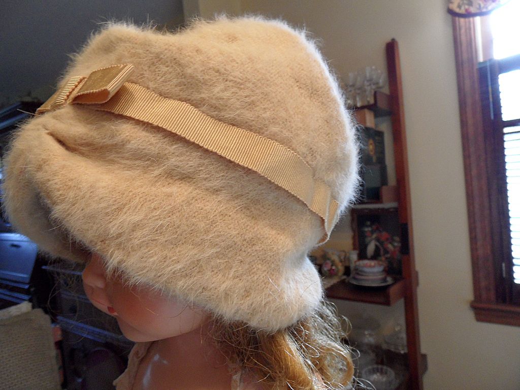 Vintage - Kangol Design - 1940's Cloche Hat Vintage - Kangol Design - 1940's Cloche Hat