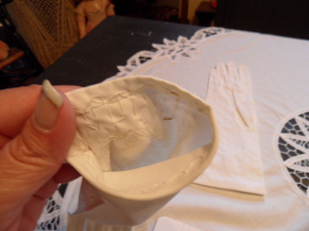 Vintage - 1950's Off-White Elegant Gloves Vintage - 1950's Off-White Elegant Gloves