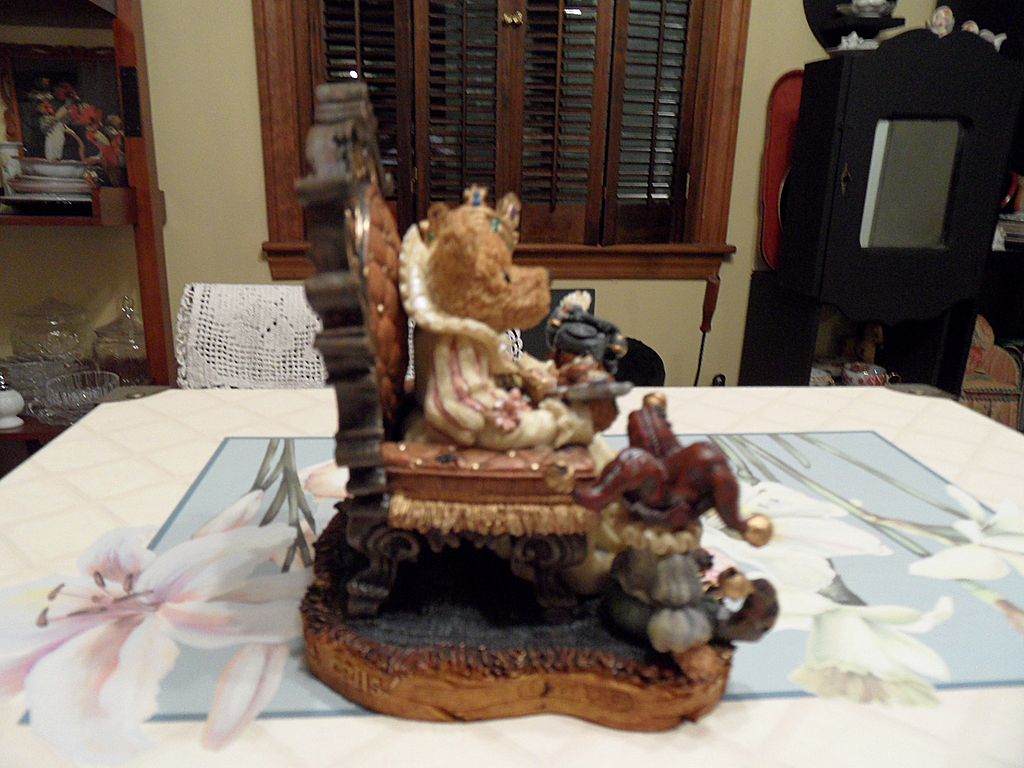Collectible - Boyd's Bear's - Elizabeth w/Resenantz & Guilerstein...I AM the Queen Collectible - Boyd's Bear's - Elizabeth w/Resenantz & Guilerstein...I AM the Queen