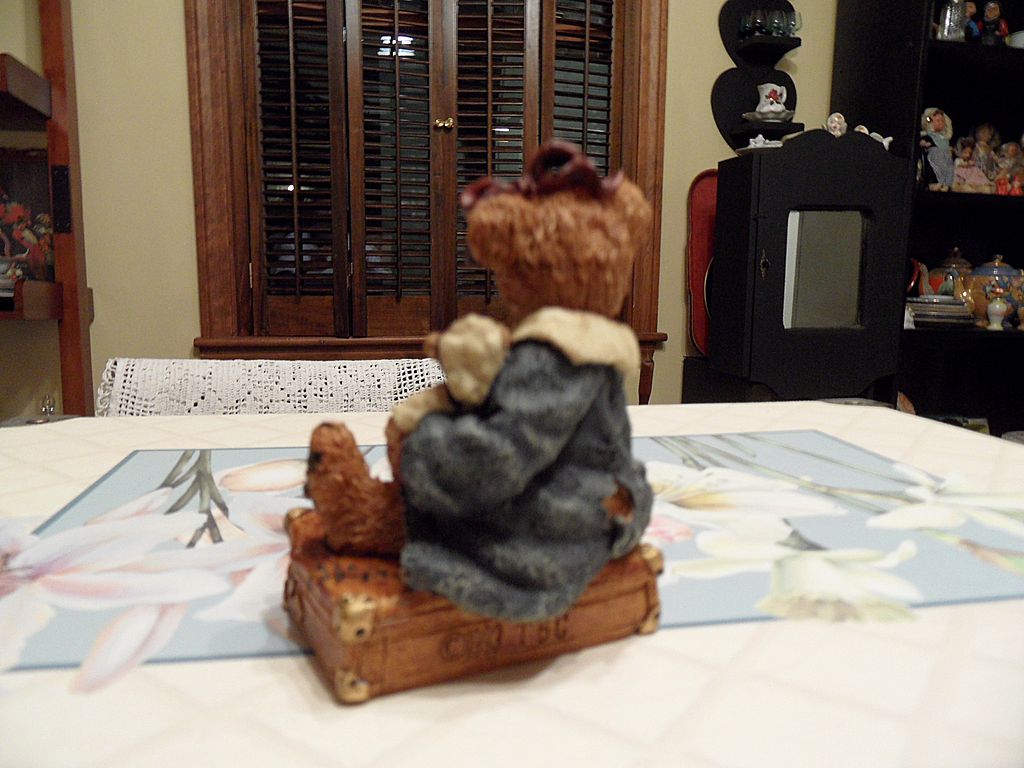 Collectible - Boyd's Bear's - Baily Bear with Suitcase Collectible - Boyd's Bear's - Baily Bear with Suitcase